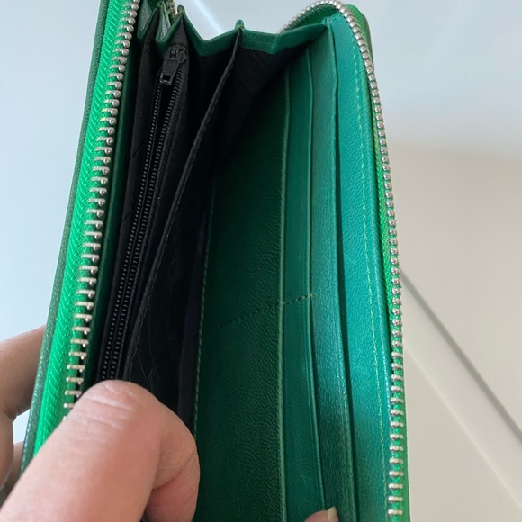 Kate Hill Green Wallet - Picture 9 of 9